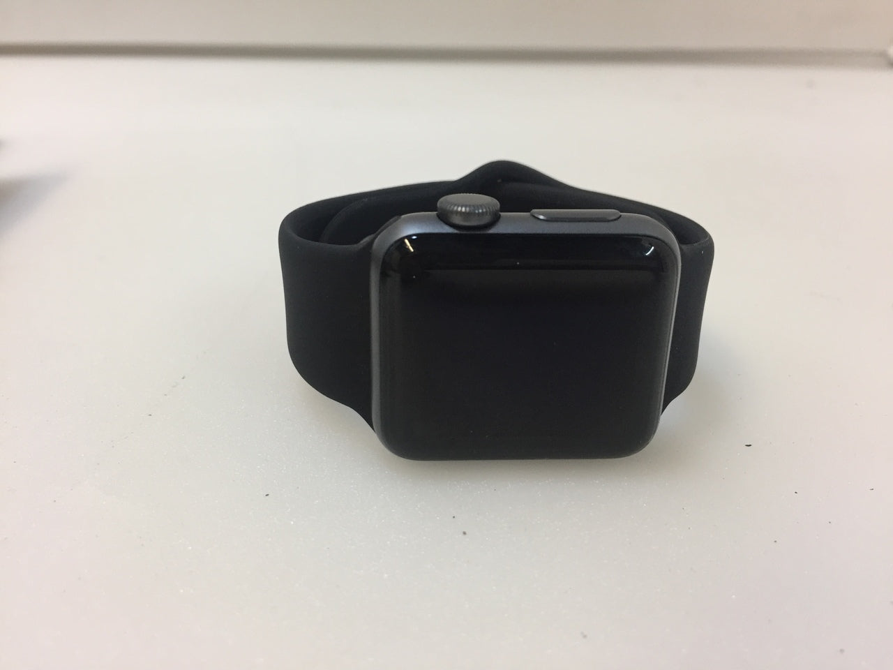 Apple Watch Series 2 - shops 38mm (MP0D2LL/A)