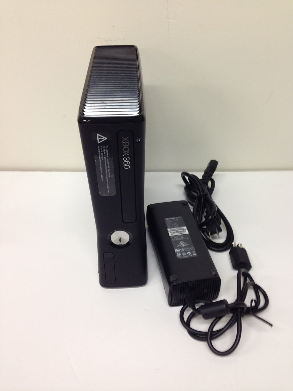 Microsoft Xbox 360 S 4gb Console With Kinect Sensor Gaming And