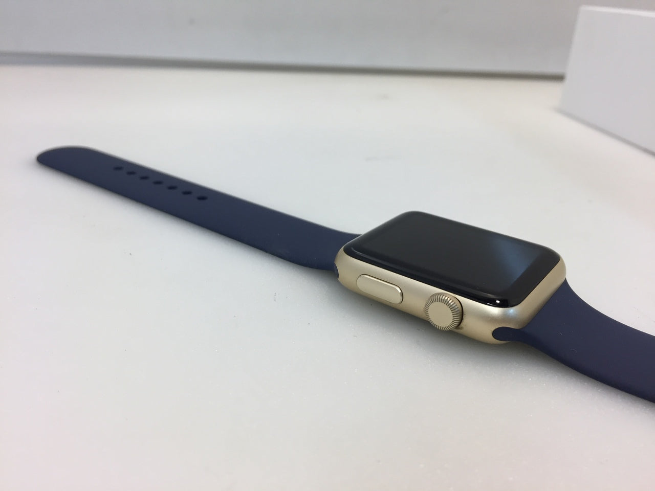 Apple Watch Series 2 42mm hotsell GOLD