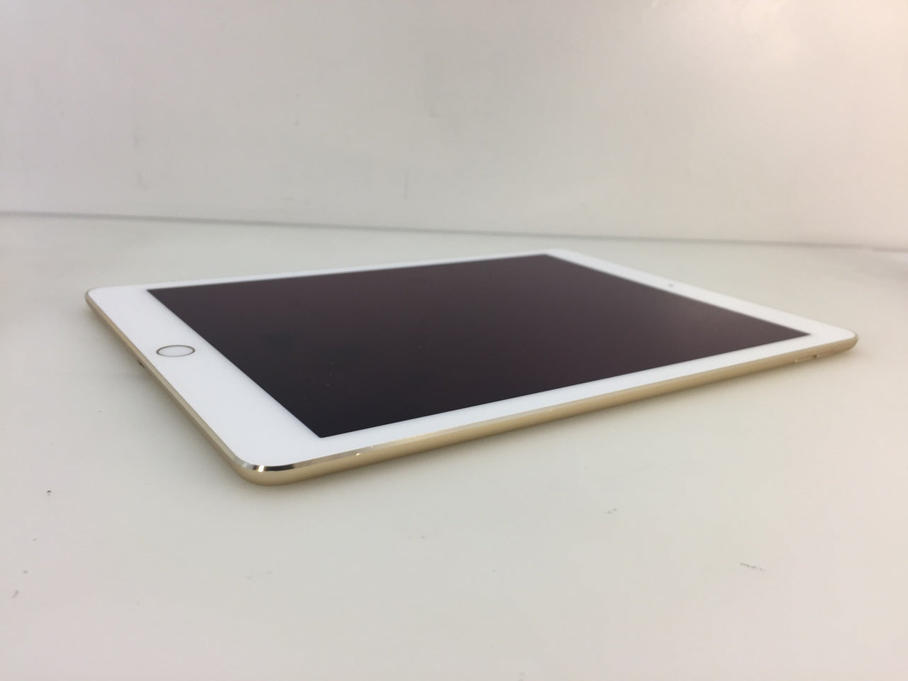 Apple iPad Air 2 MH182LL/A 64GB A1566 Wi-Fi 9.7in Tablet - Gold