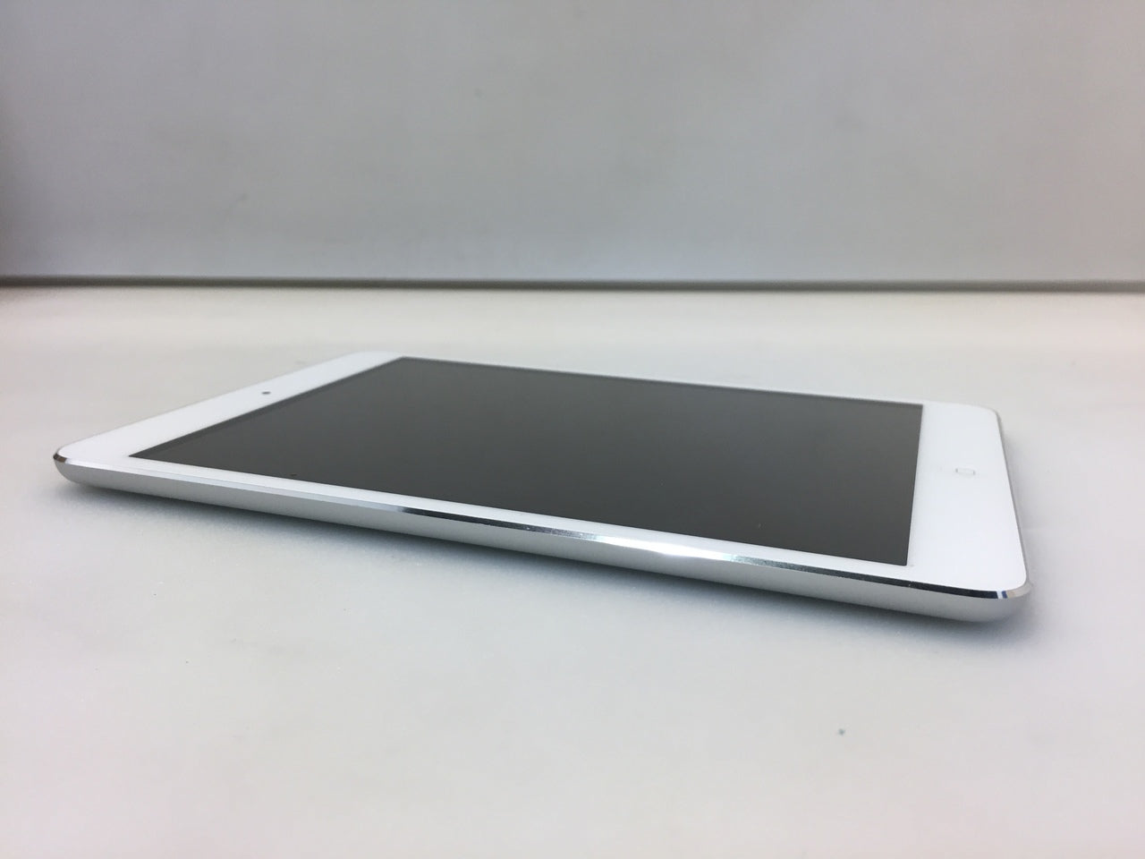 Apple iPad mini 1st Gen. 16GB, Wi-Fi, 7.9in - White & Silver