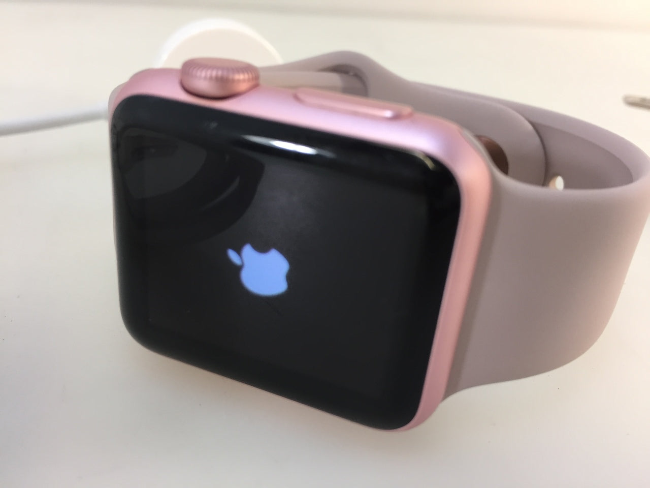 Apple watch 7000 hotsell series 38mm rose gold