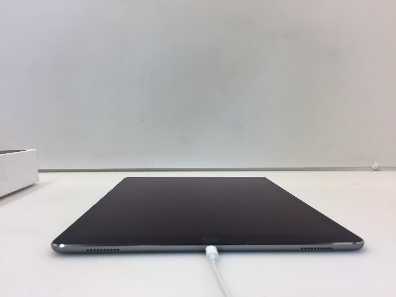 Apple iPad Pro 2nd Gen. 256GB Wi-Fi 12.9in MP6G2LL/A - Space Gray