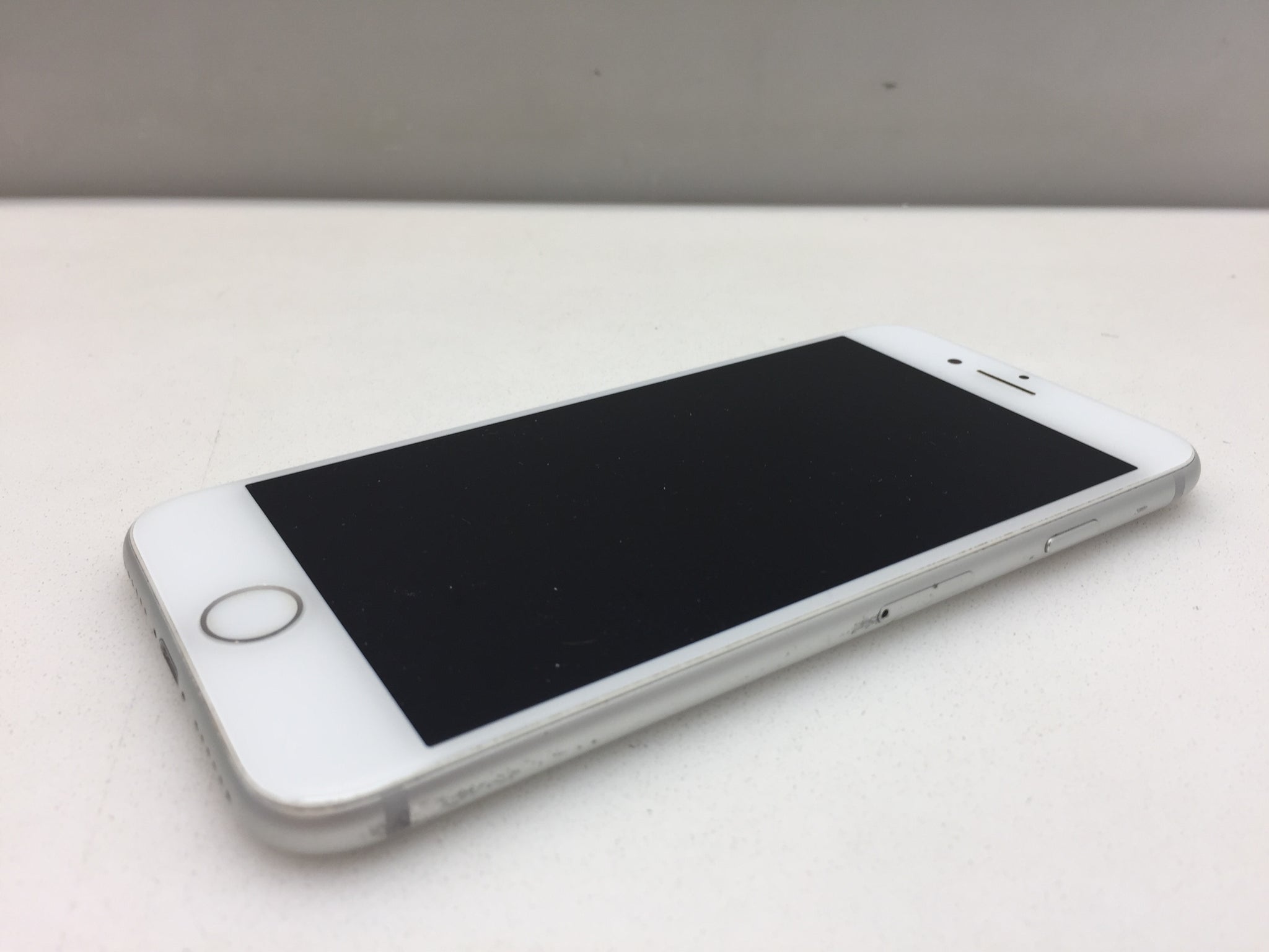 Sale Apple iPhone 6 in Silver 32GB TracFone