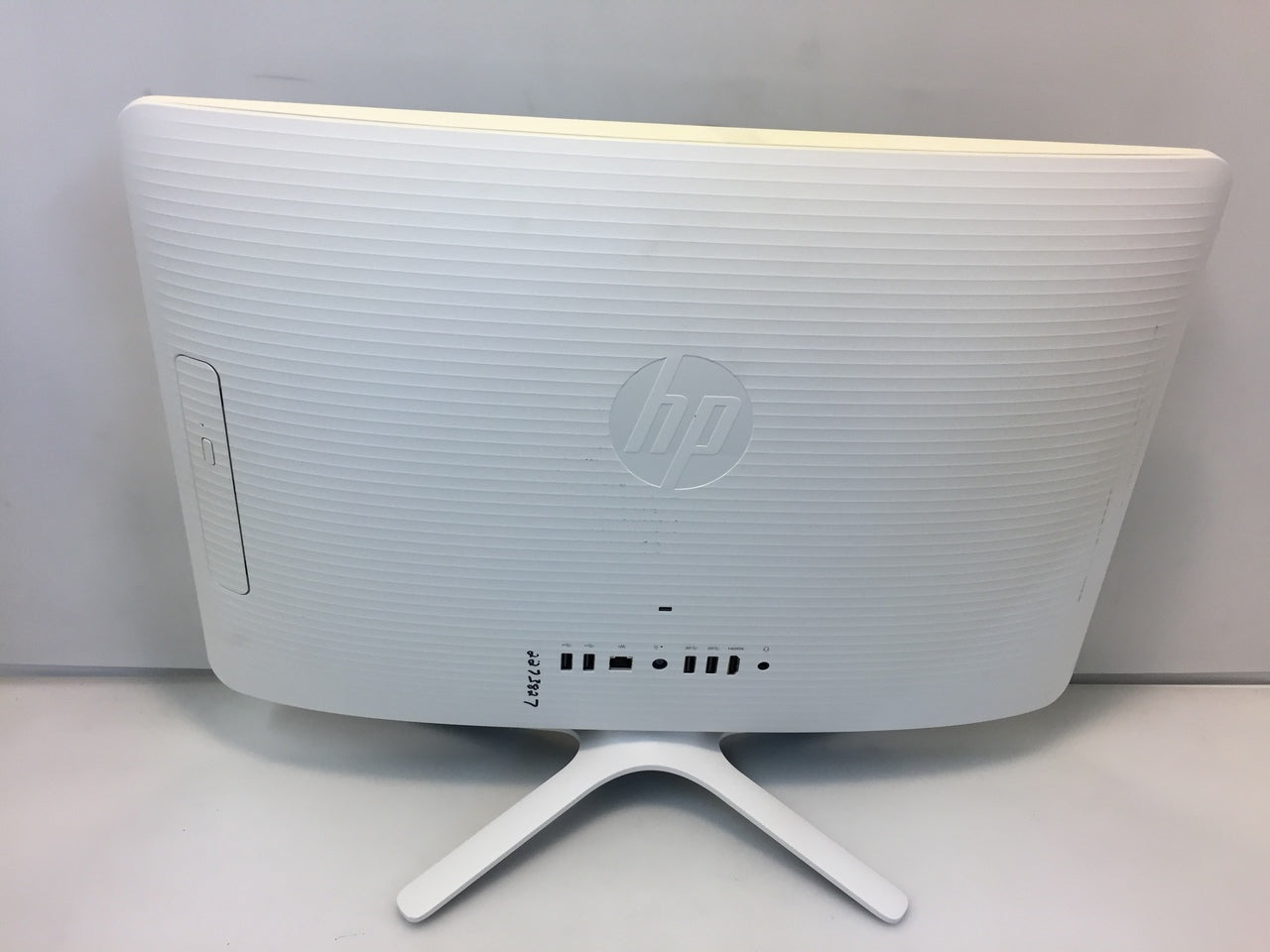 中古】hp(エイチピー) HP All-in-One 黄色く 22-c0016jp 3JV54AA#ABJ 〔Windows 10〕 【