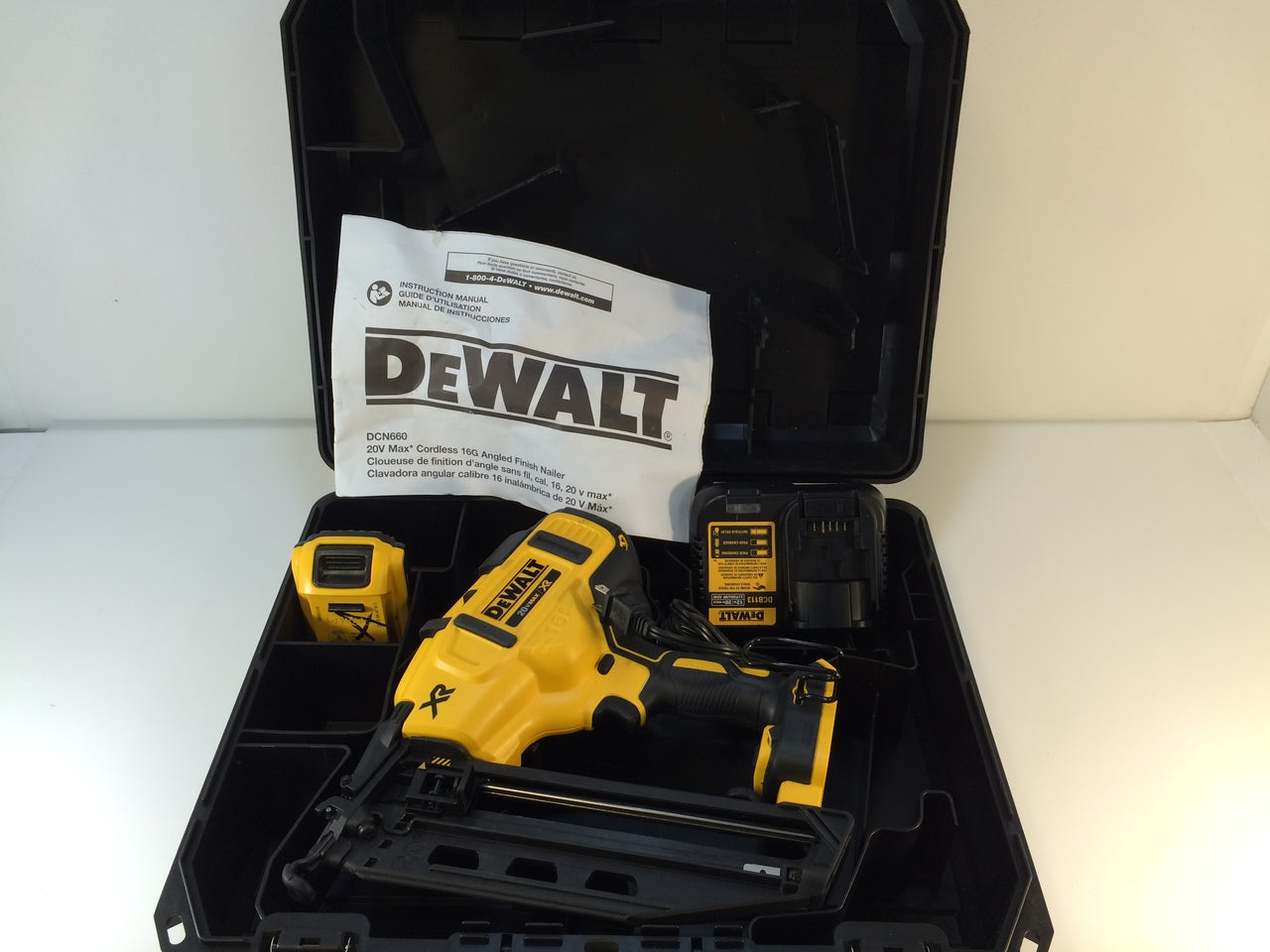 DeWalt DCN660D1 20V 16 Gauge Cordless Angled Finish Nailer Kit w/ 2Ah  Battery 
