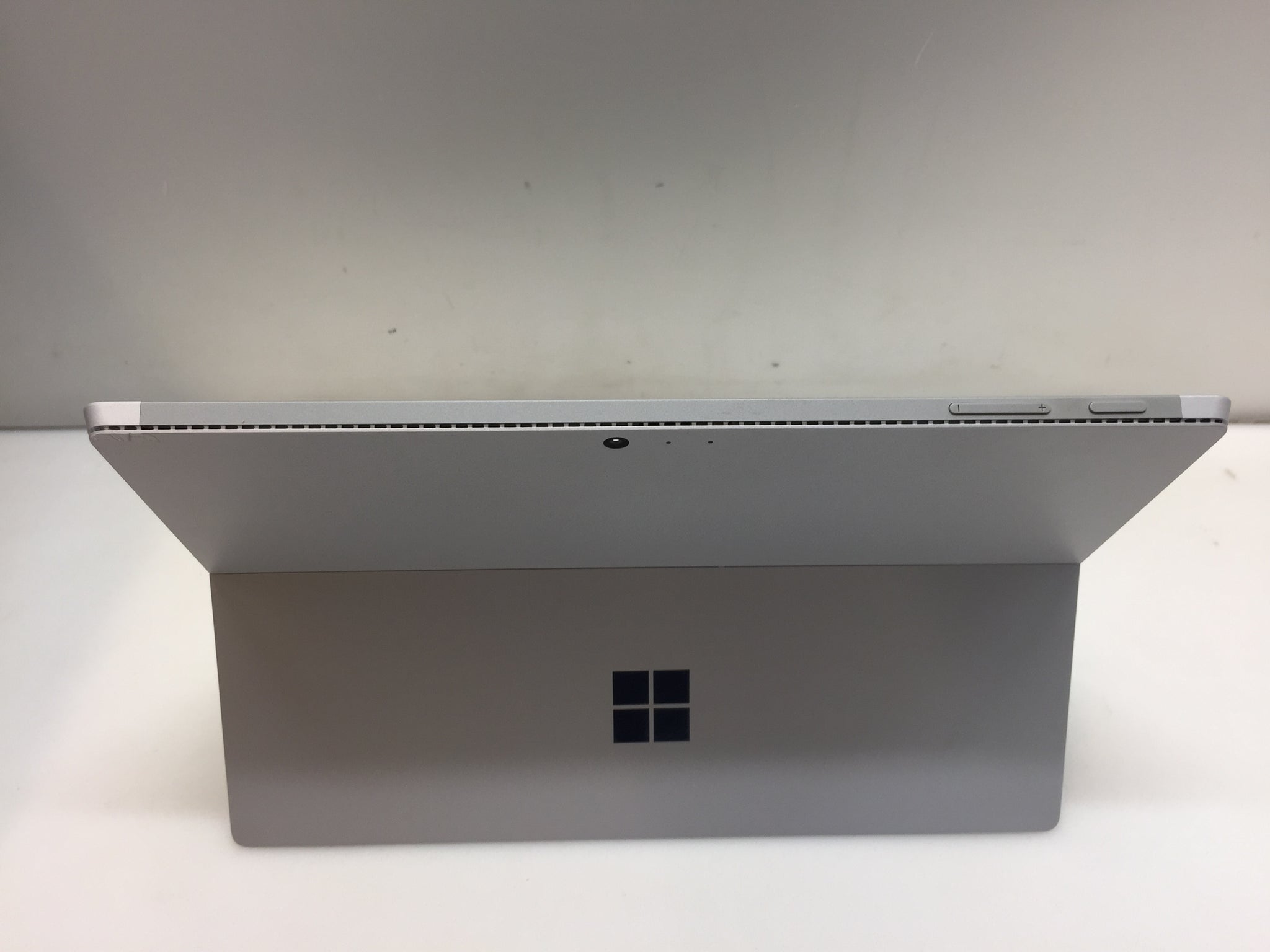 Microsoft Surface Pro 4 1724 Intel i5-6300U 2.4GHz 4GB 128GB Win10