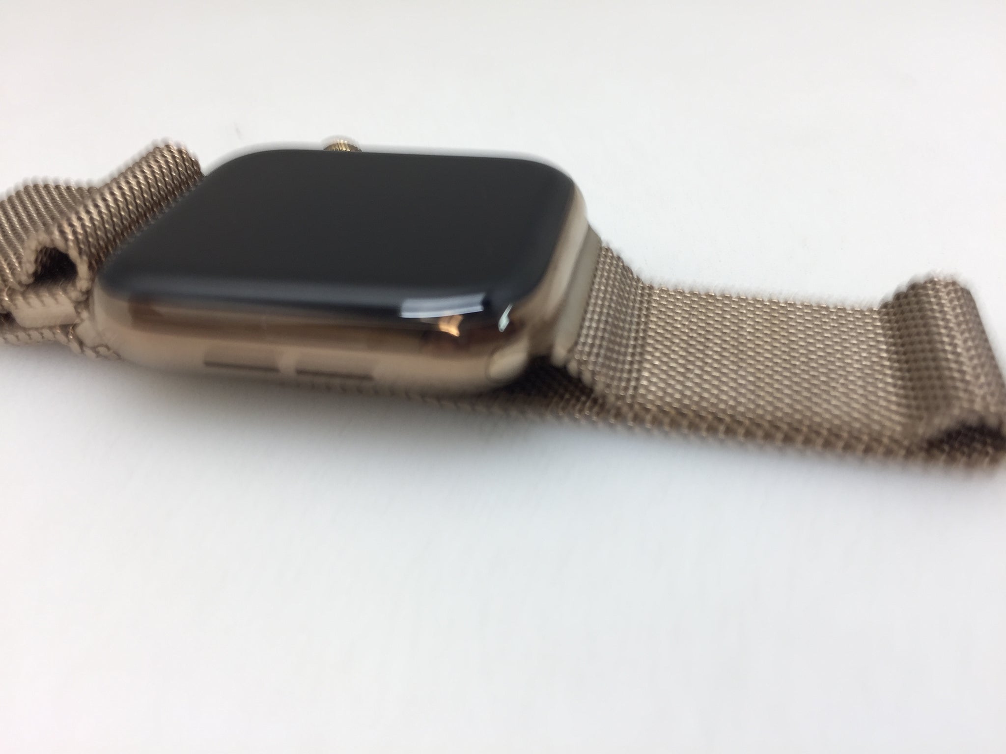 Apple Watch Series 4 44mm GPS Gold Stainless Steel Gold Milanese