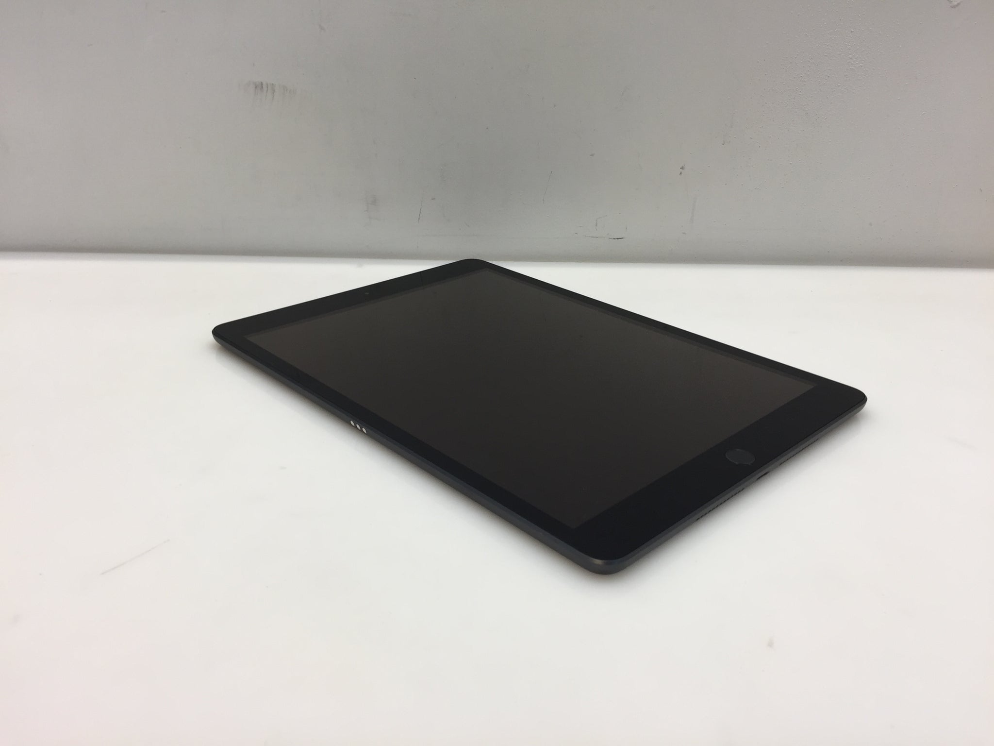 Restored Apple iPad 7th Gen 128GB Space Gray Wi-Fi MW772LL/A (Refurbished)  