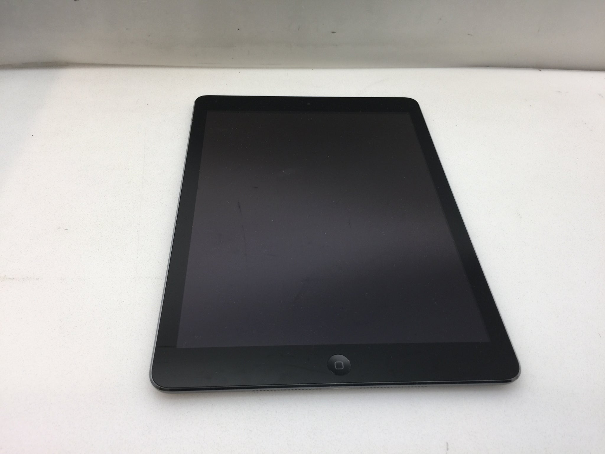 Apple iPad Air 1st Gen. 32GB, Wi-Fi, 9.7in Tablet LIKE NEW 2024