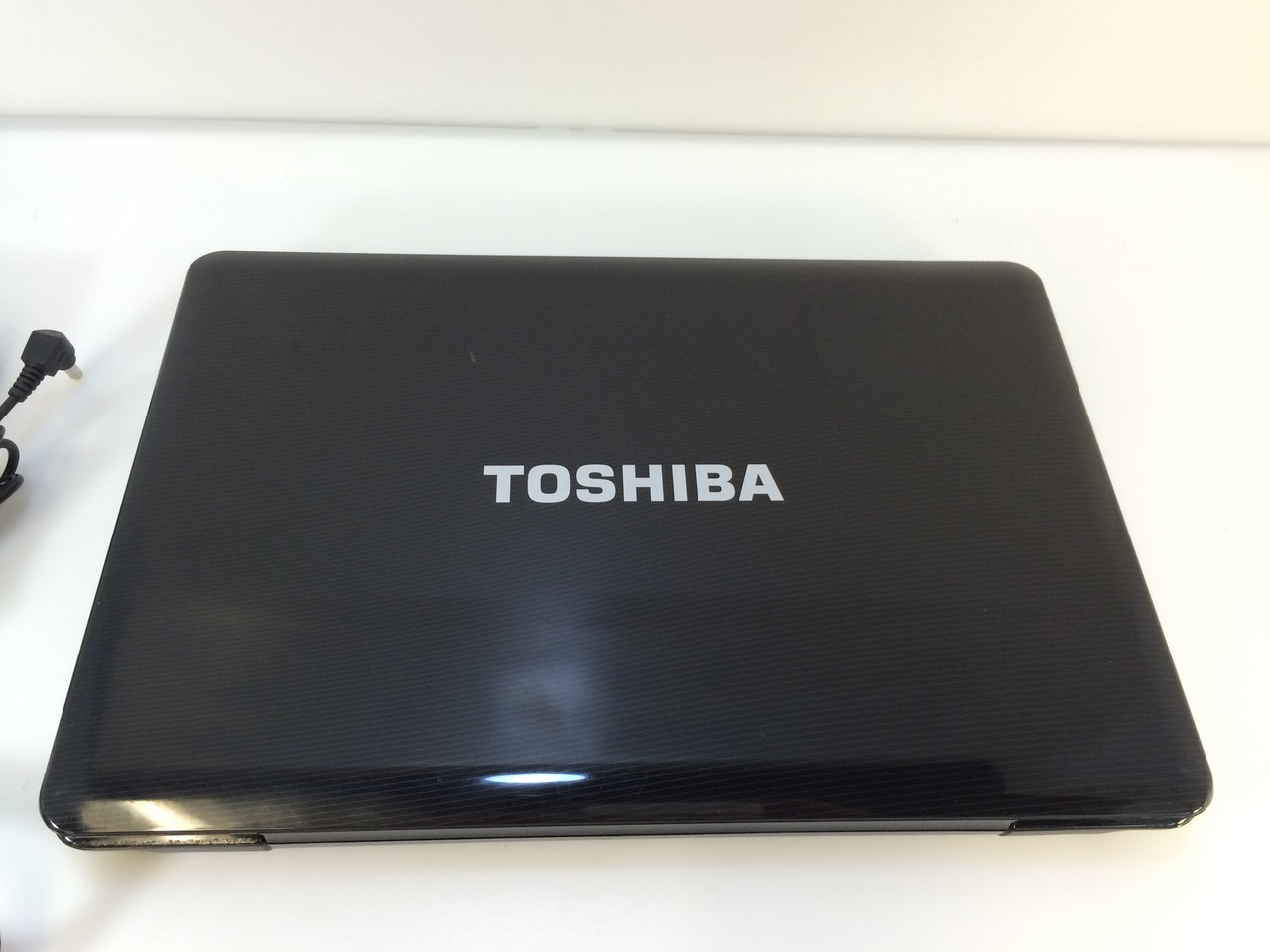 Toshiba Satellite L505D-ES5025 top AMD Turion II M520 Win7 4GB RAM no charger READ