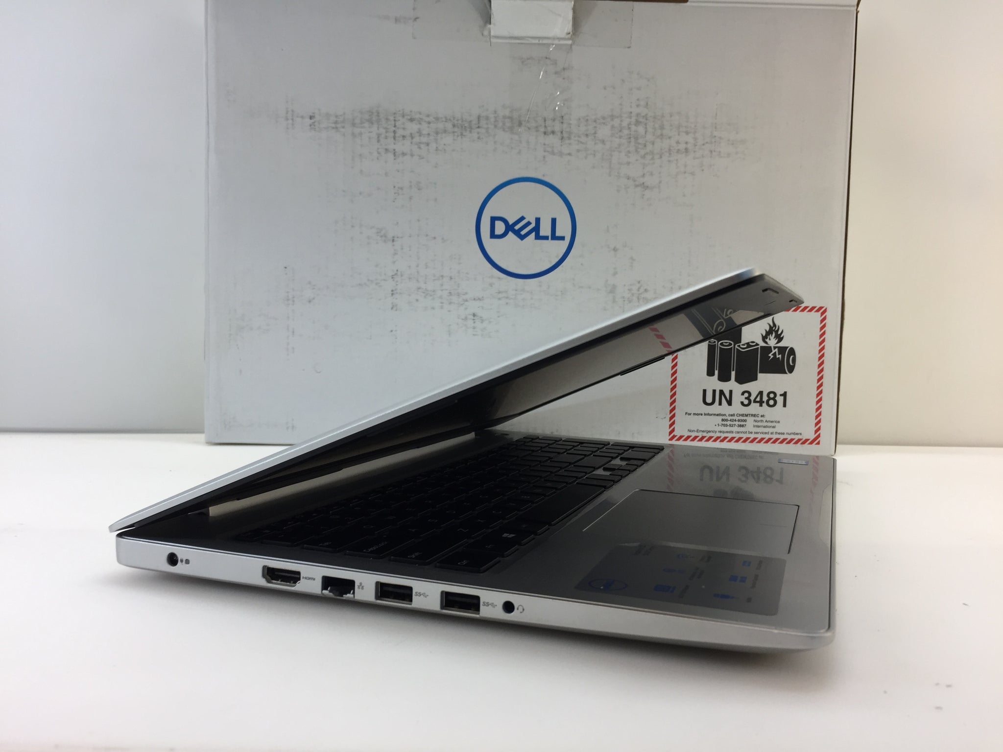 Laptop Dell Inspiron 15 5570 15.6 in. Intel i5-8250u 1.6Ghz 8GB