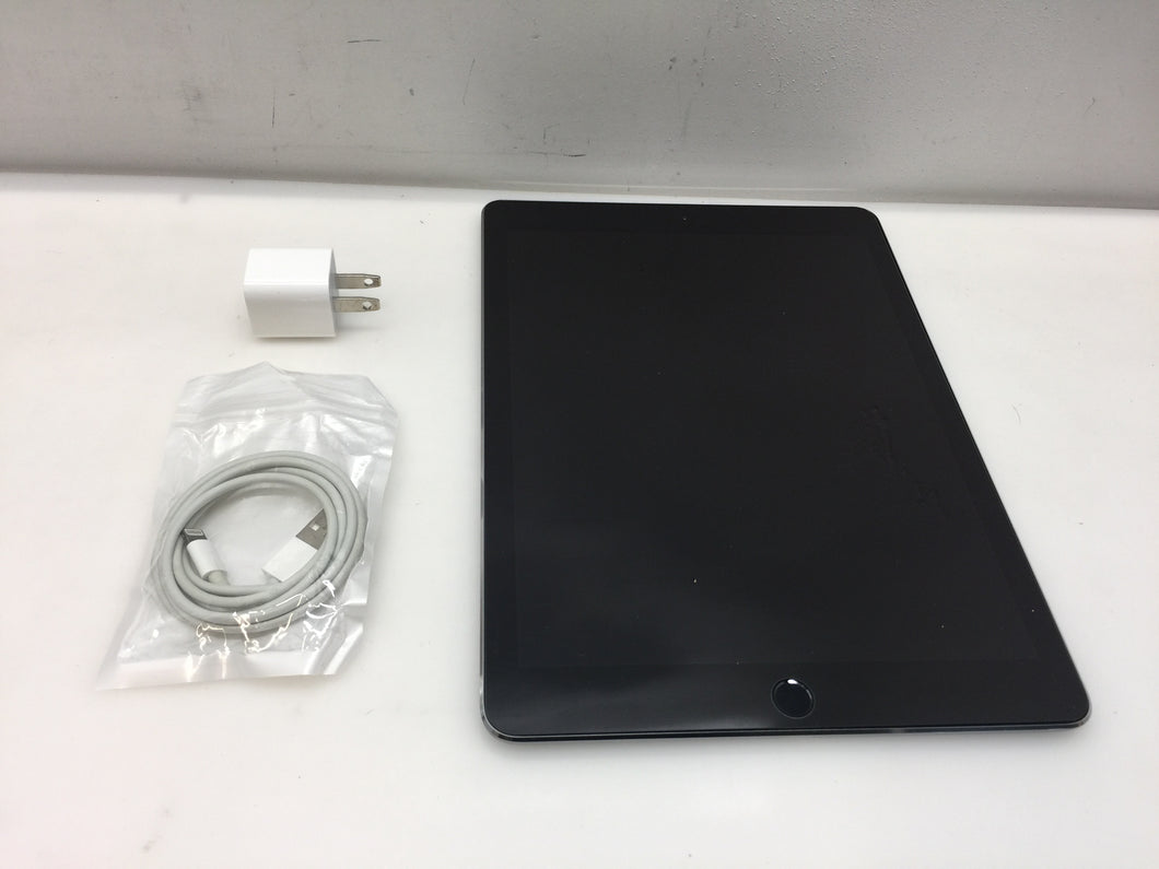 Apple iPad Pro shops 1st Generation 32GB in Space Gray 9.7 in with cellular and Wifi