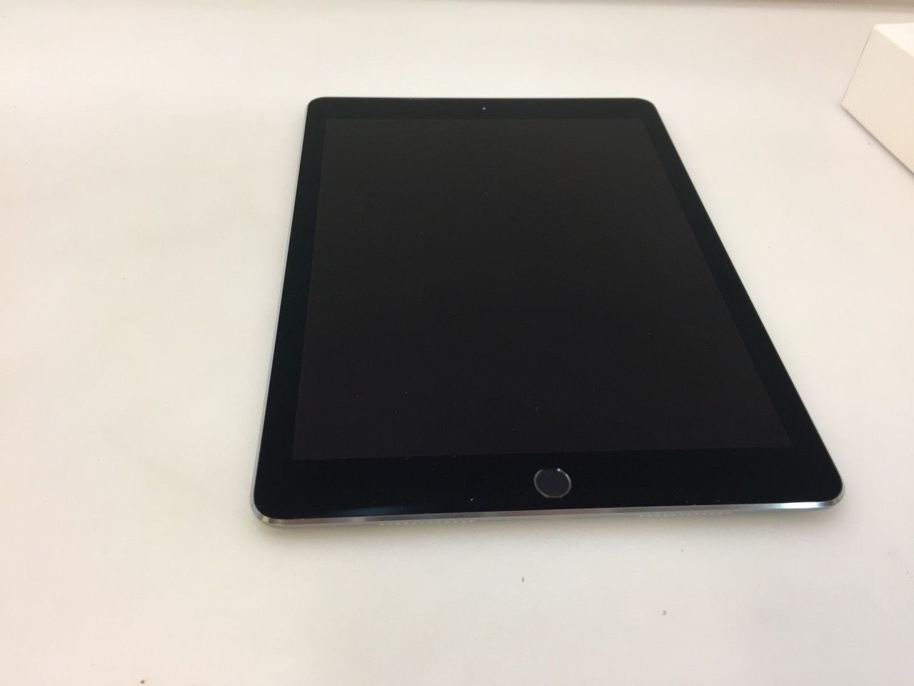 Apple iPad Pro 32GB Wi-Fi 9.7in Retina Display MLMN2LL/A Tablet